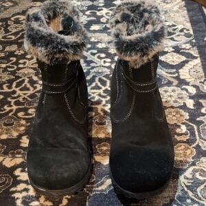 Khombu Black Suede Fur-Trimmed Boots